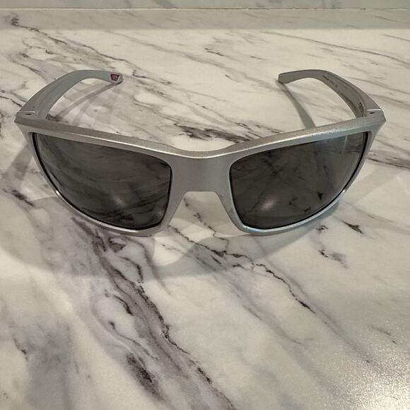 OAKLEY OO 9449-2260 SILVER/PRIZM BLACK AUTHENTIC SUNGLASSES - Picture 1 of 9